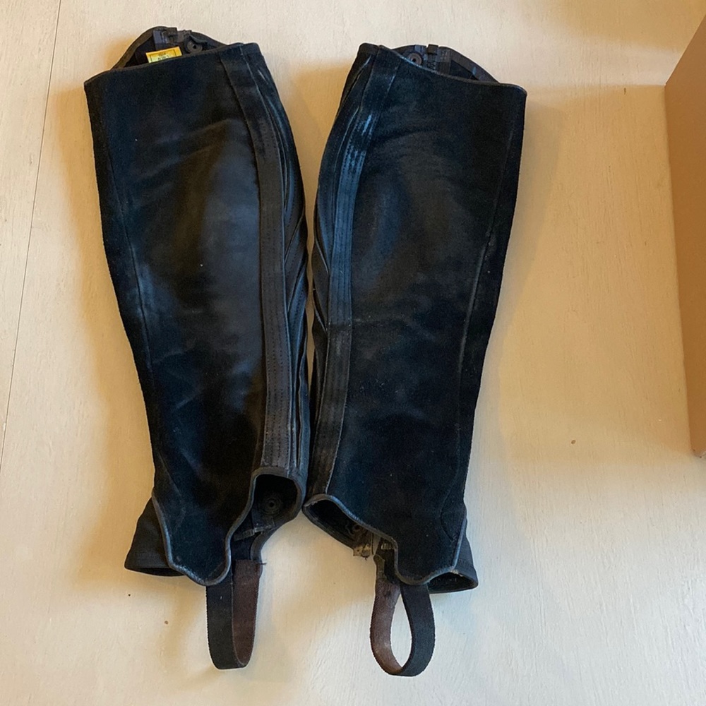 Tredstep suede 16x19 used half chaps
